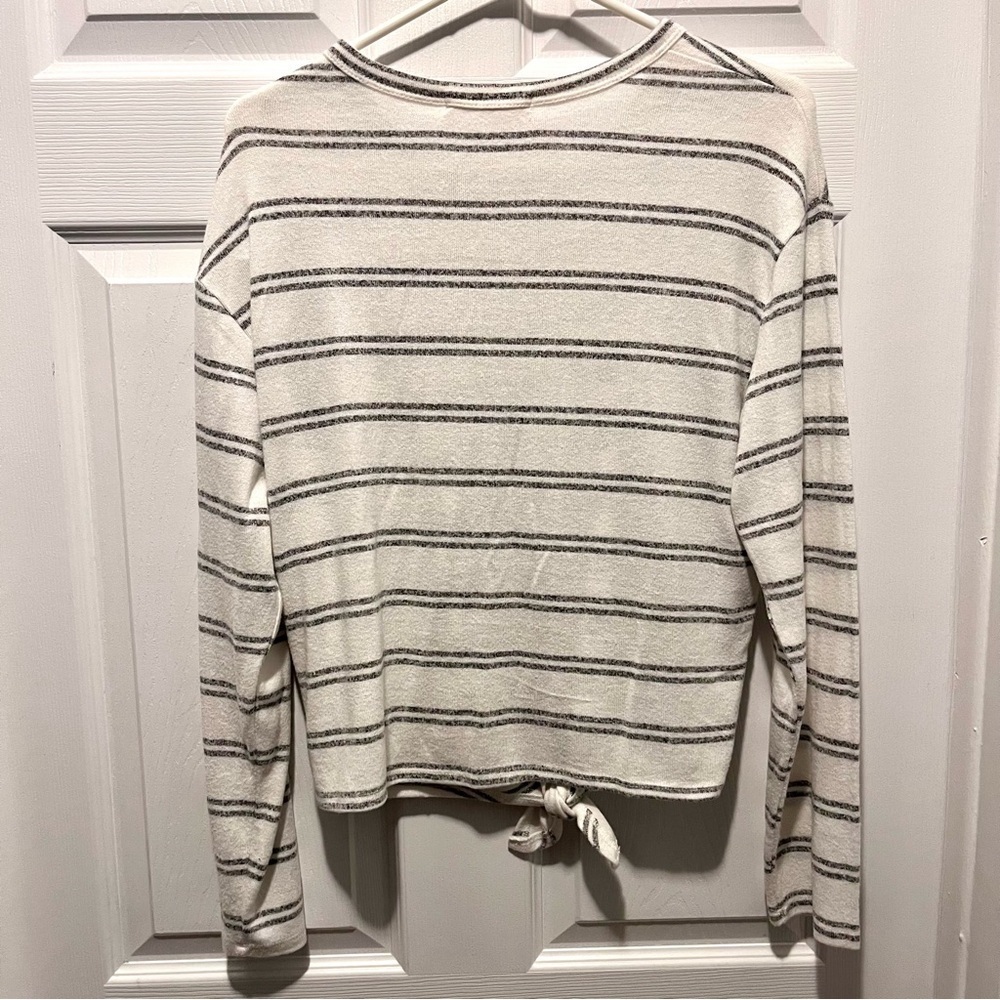 3/25$💥 Caution To The Wind Shirt Sweater Blouse Top Medium Women striped - Picture 4 of 5